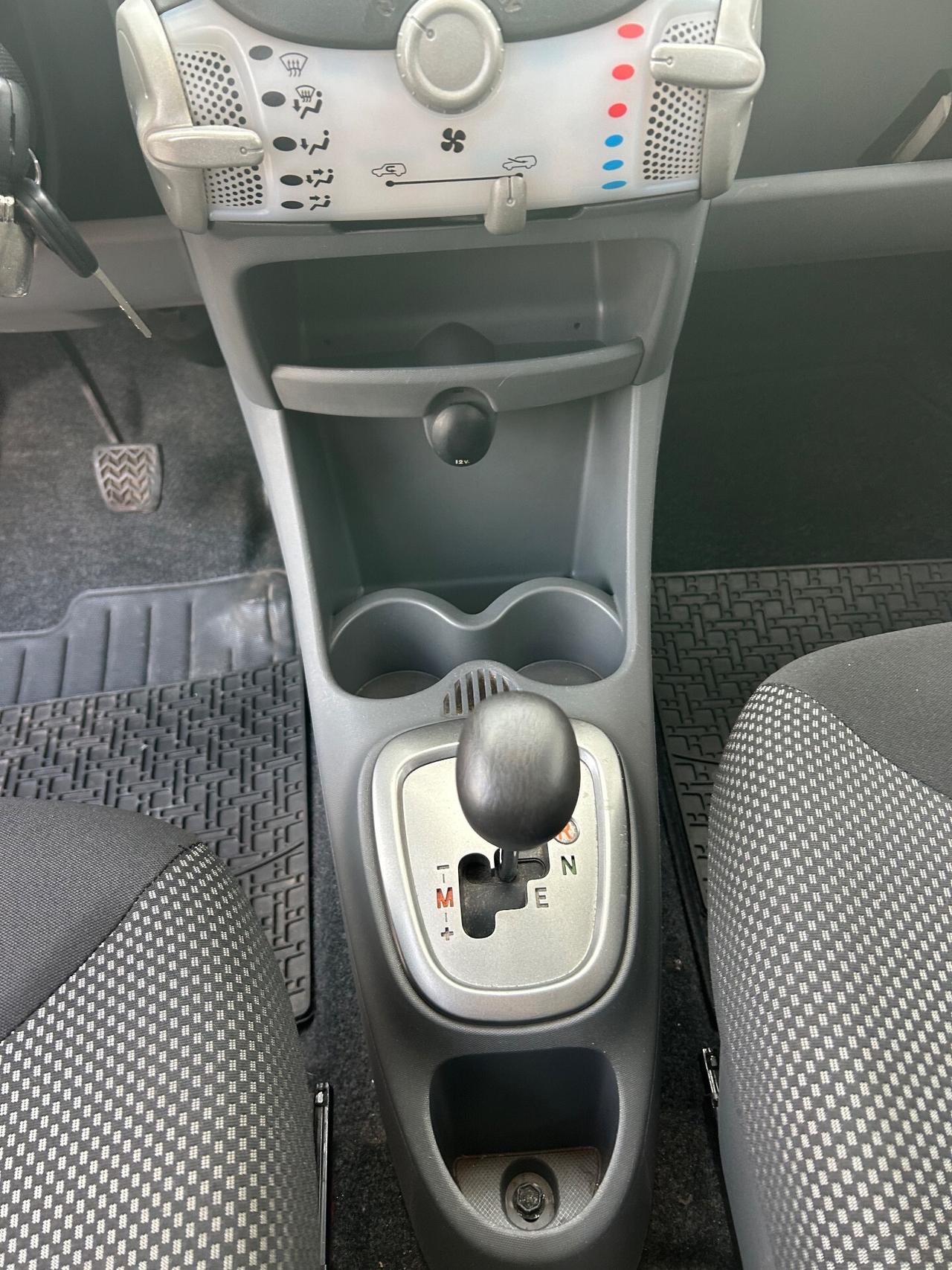 Toyota Aygo 1.0 12V VVT-i 5 porte Sol Connect automatica