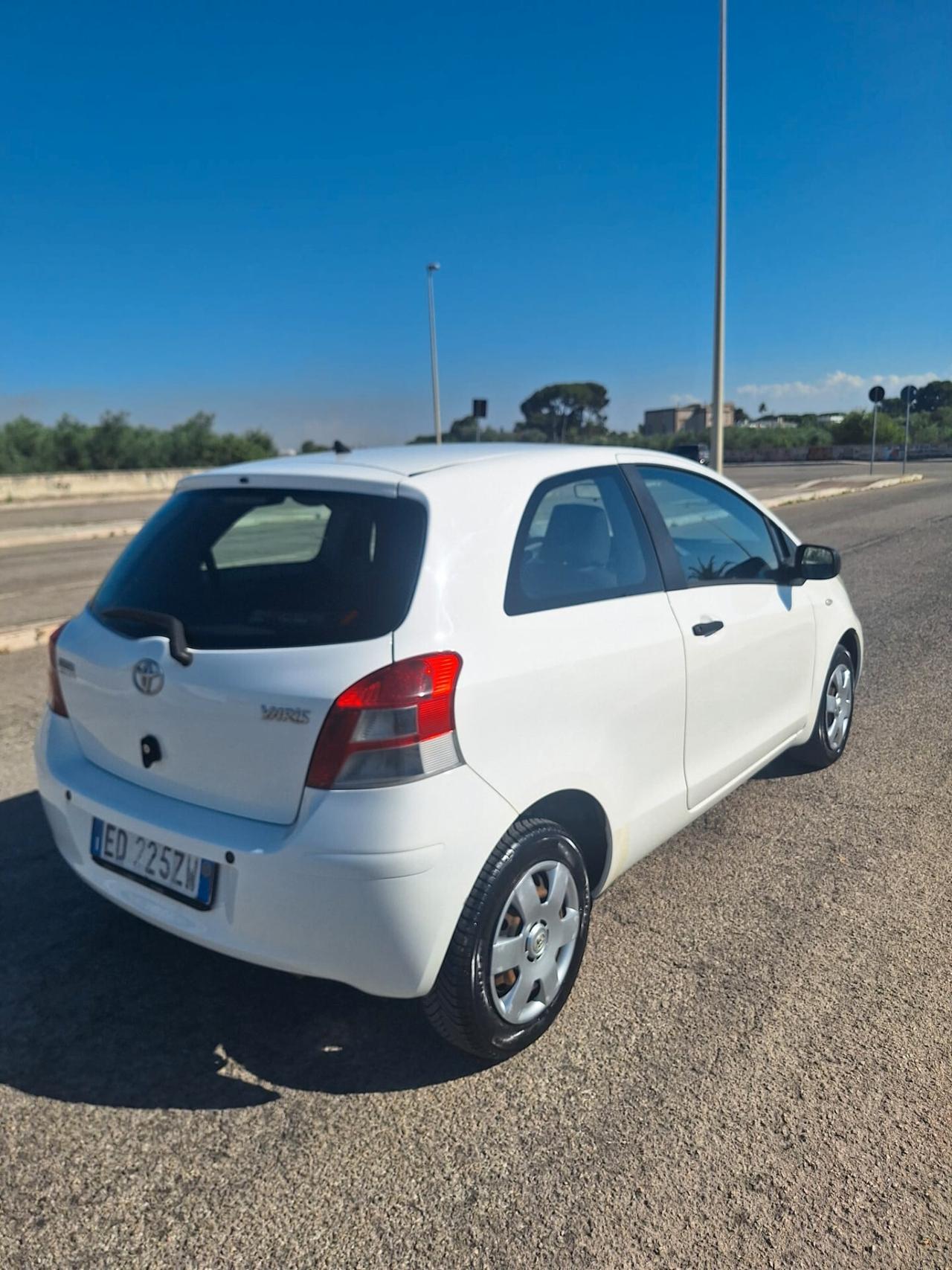 Toyota Yaris 1.0 3 porte Now - 2010