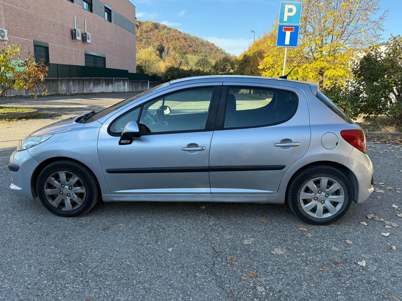 Peugeot 207 5 Porte 207 5p 1.4 hdi XT