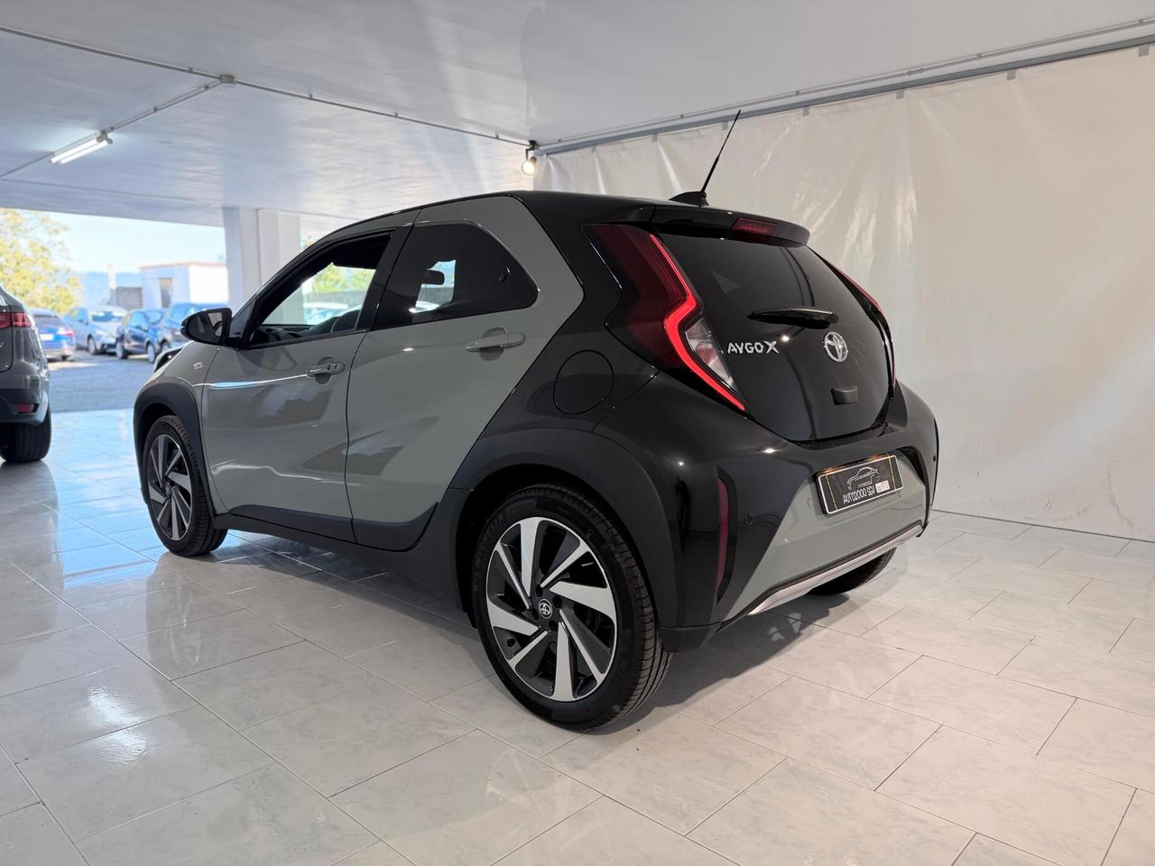 TOYOTA AYGO X LOUNGE NEOPATENTATI
