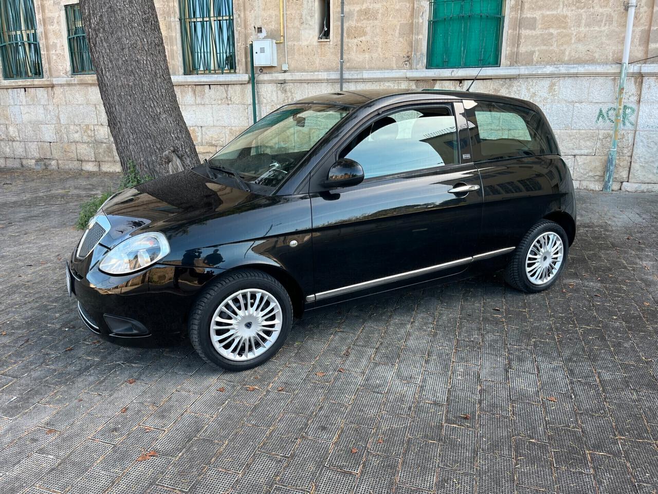 Lancia Ypsilon 1.2 69 CV Diva X NeoPatentati