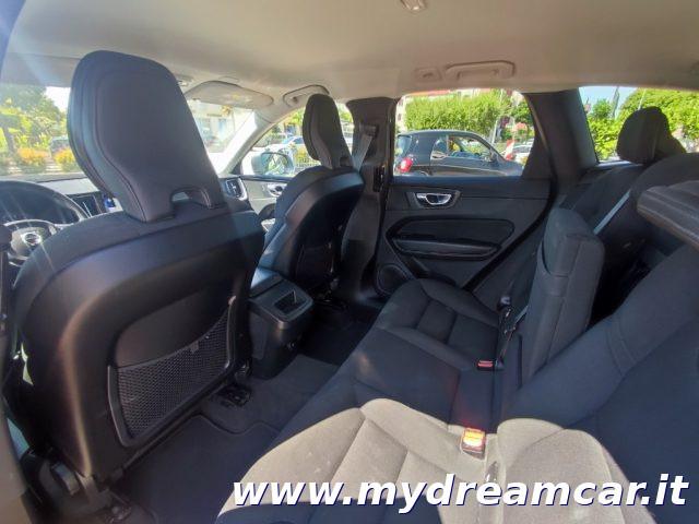 VOLVO XC60 B4 (d) AWD Geartronic Momentum Pro