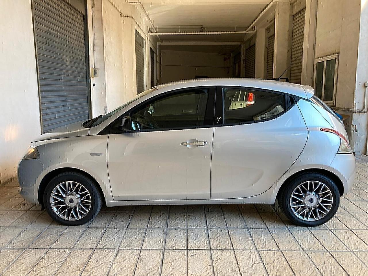 Lancia Ypsilon 1.3 MJT-X NEOPATENTATI-2013