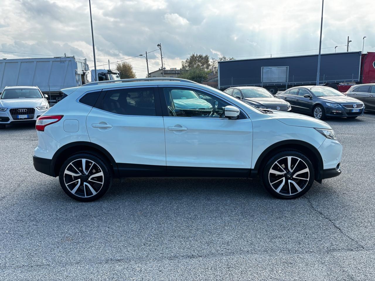 Nissan Qashqai 1.6 dCi 2WD Tekna - 2015