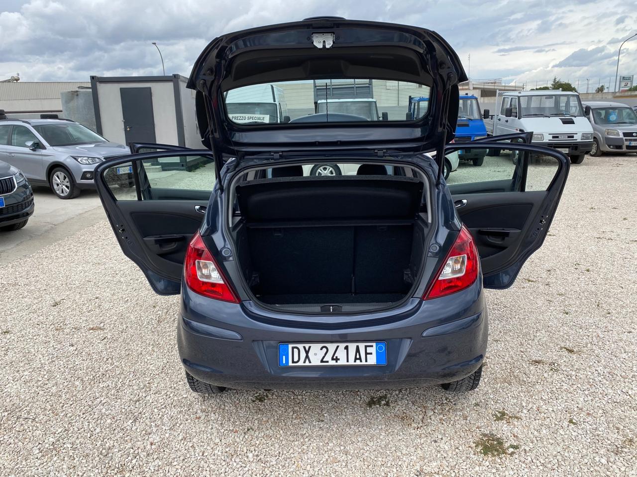 Opel Corsa 1.2 5 porte Cosmo