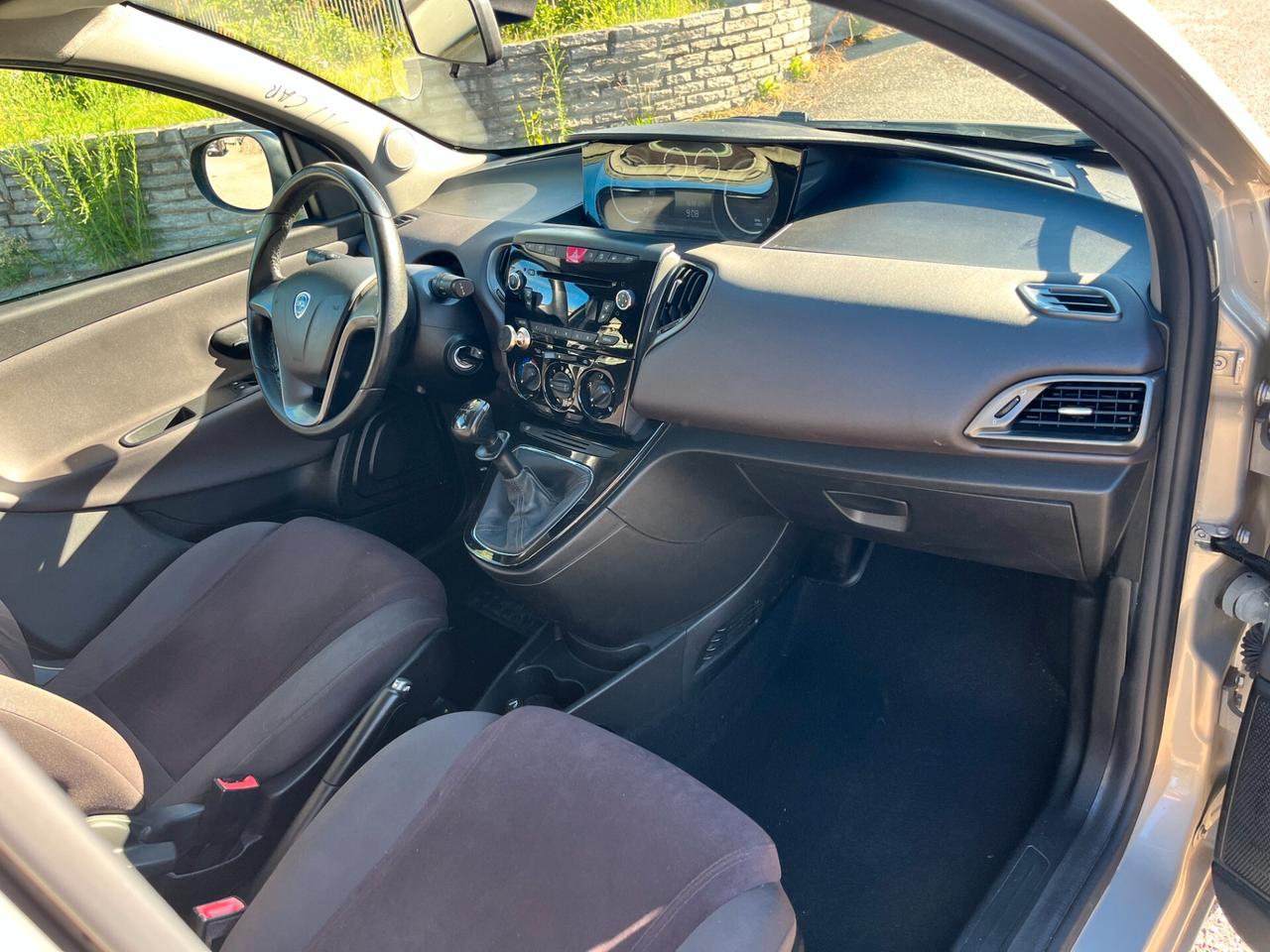 Lancia Ypsilon 1.2 69 CV 5 porte S&S Silver