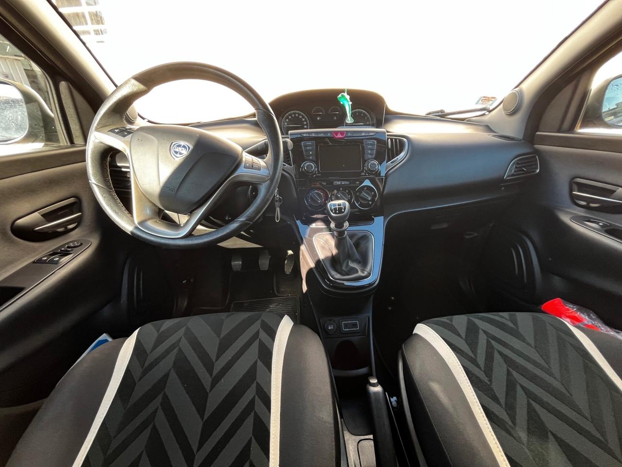 Lancia Ypsilon 1.2 69 CV 5 porte Gold