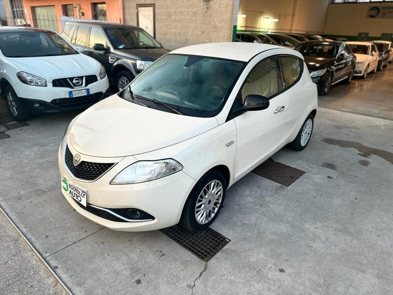 Lancia Ypsilon 1.2 69 CV 5 porte Silver