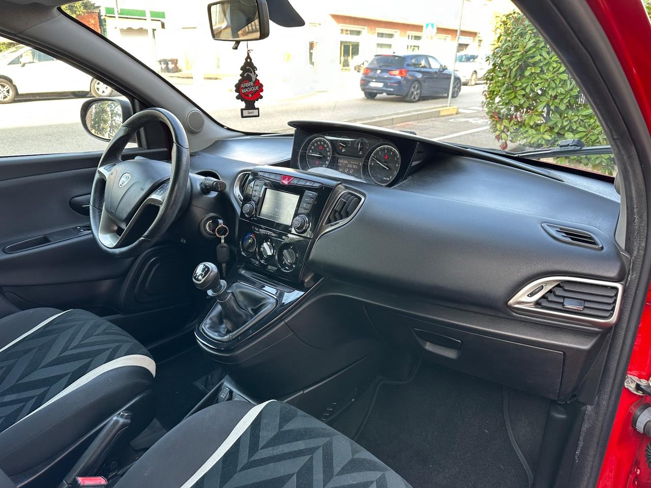 Lancia Ypsilon 1.2 69 CV 5 porte Platinum