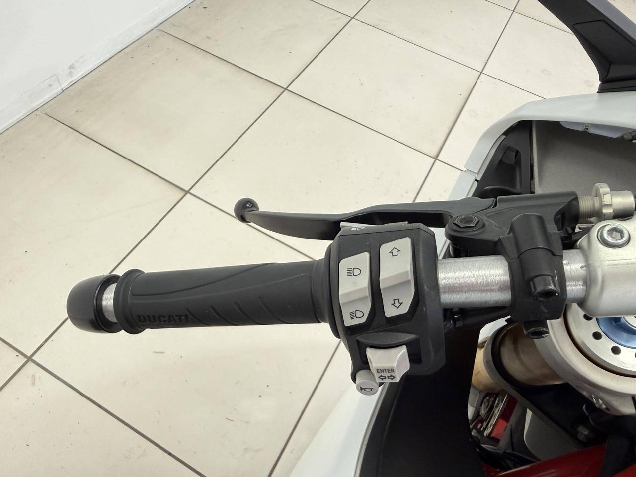 DUCATI 939 Super Sport S White