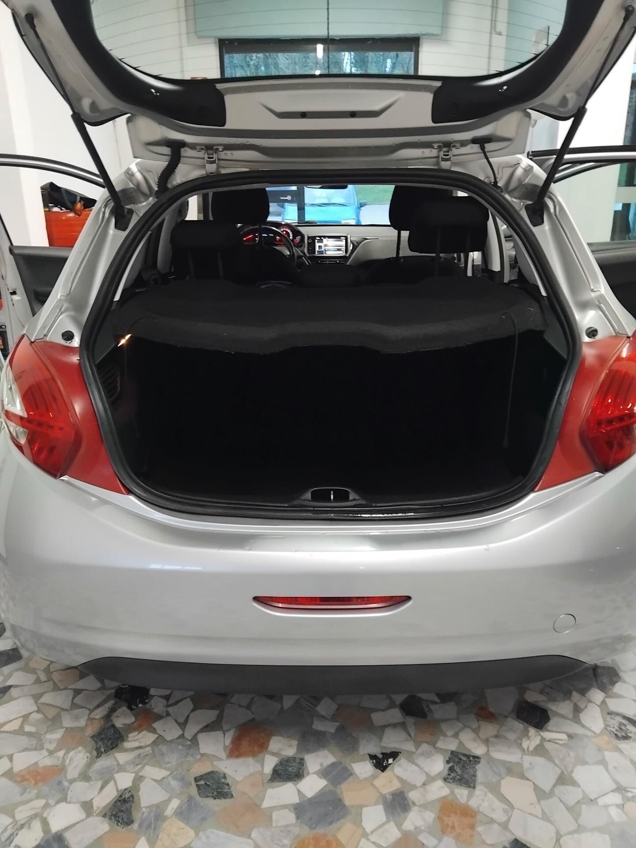 Peugeot 208 1.4 HDi 68 CV 5 porte Allure