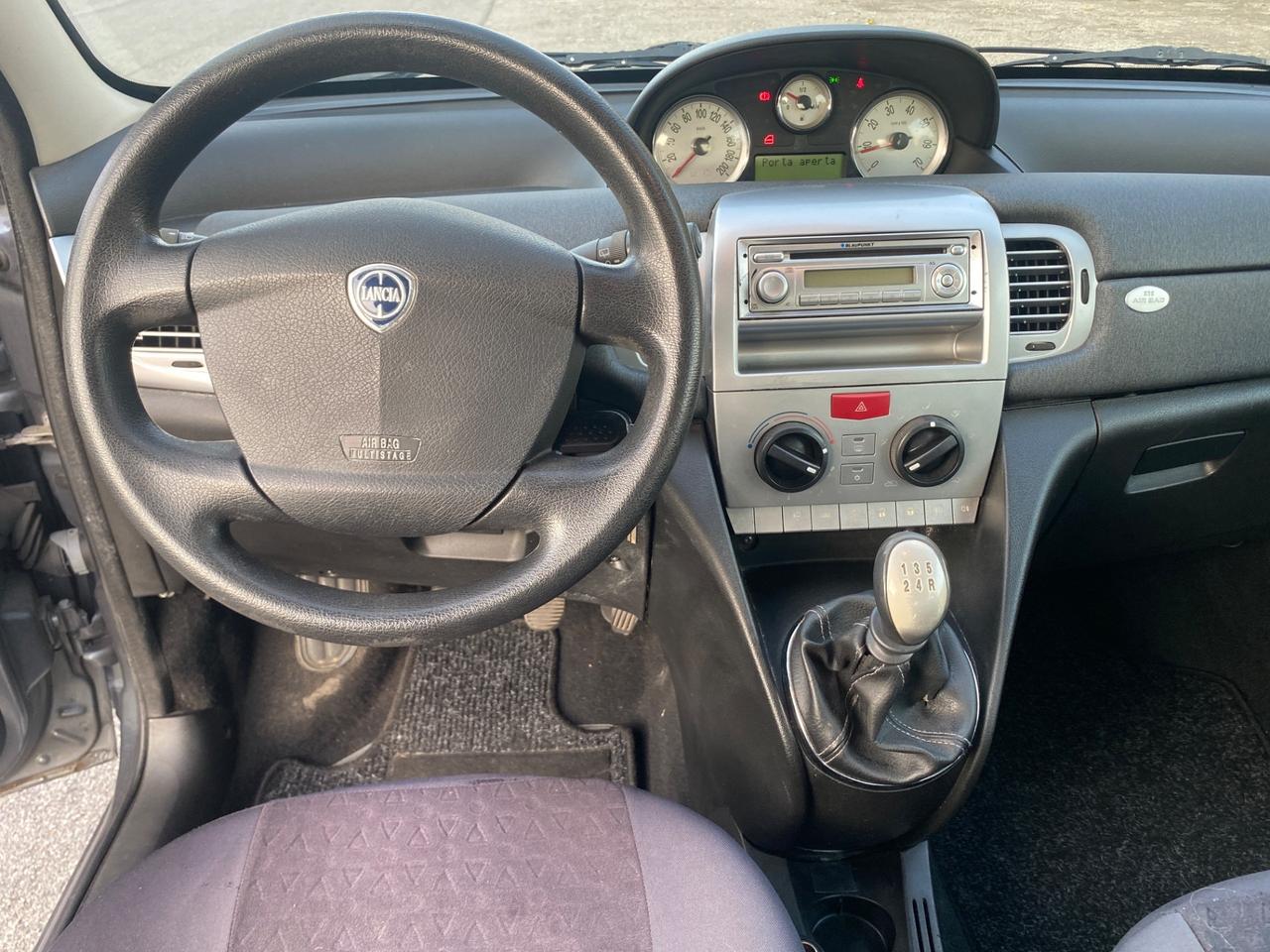 Lancia Ypsilon 1.2 69 CV 5 porte GPL Ecochic Silver