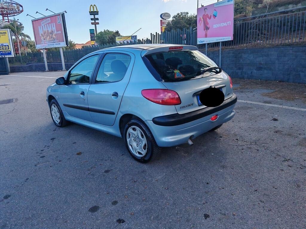 Peugeot 206 benzina come nuova 110.000 Km