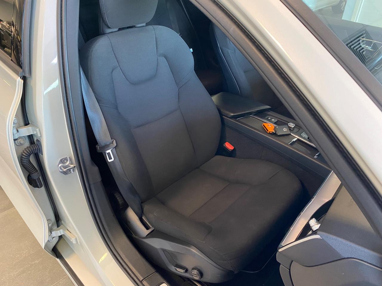Volvo V60 B4 2.0 197 CV Geartronic Momentum Business Pro