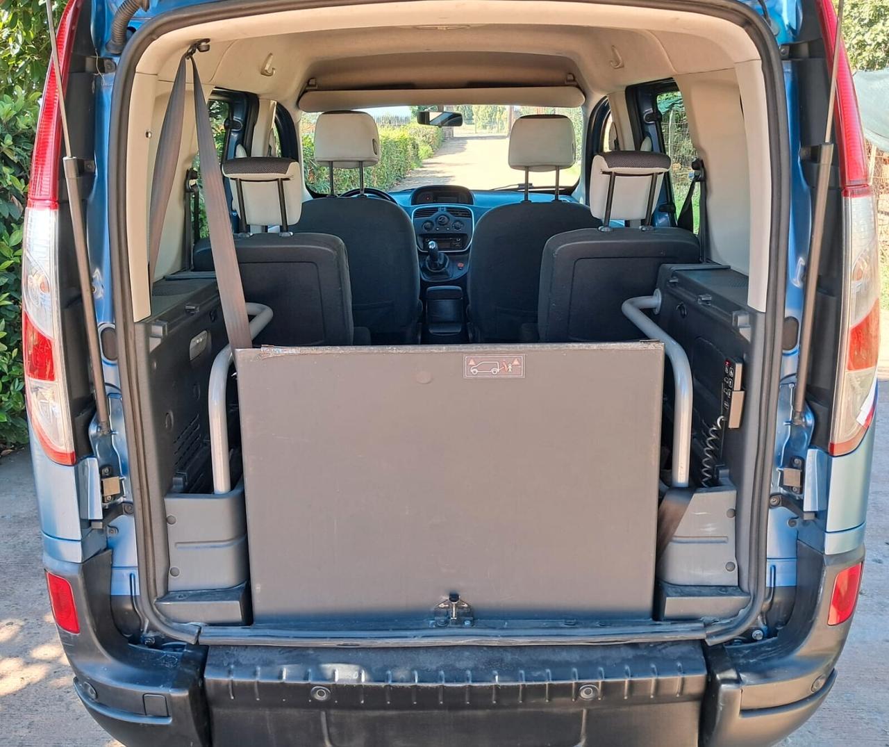 Renault Kangoo TRASPORTO DISABILI PIANALE RIBASSATO