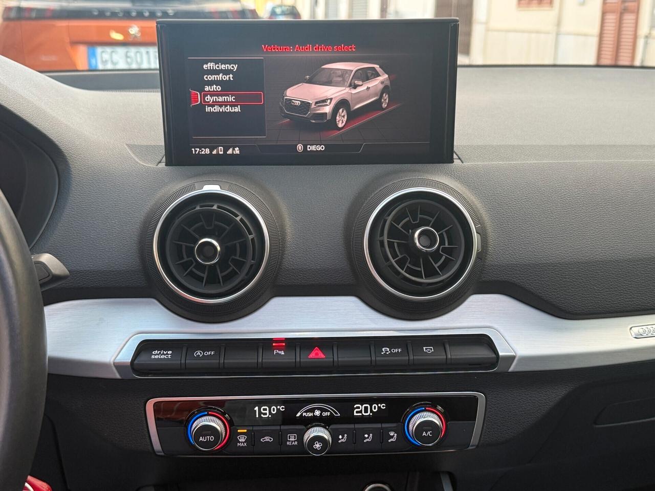 Audi Q2 35 TDI 2.0 Identity Black TETTO APRIBILE