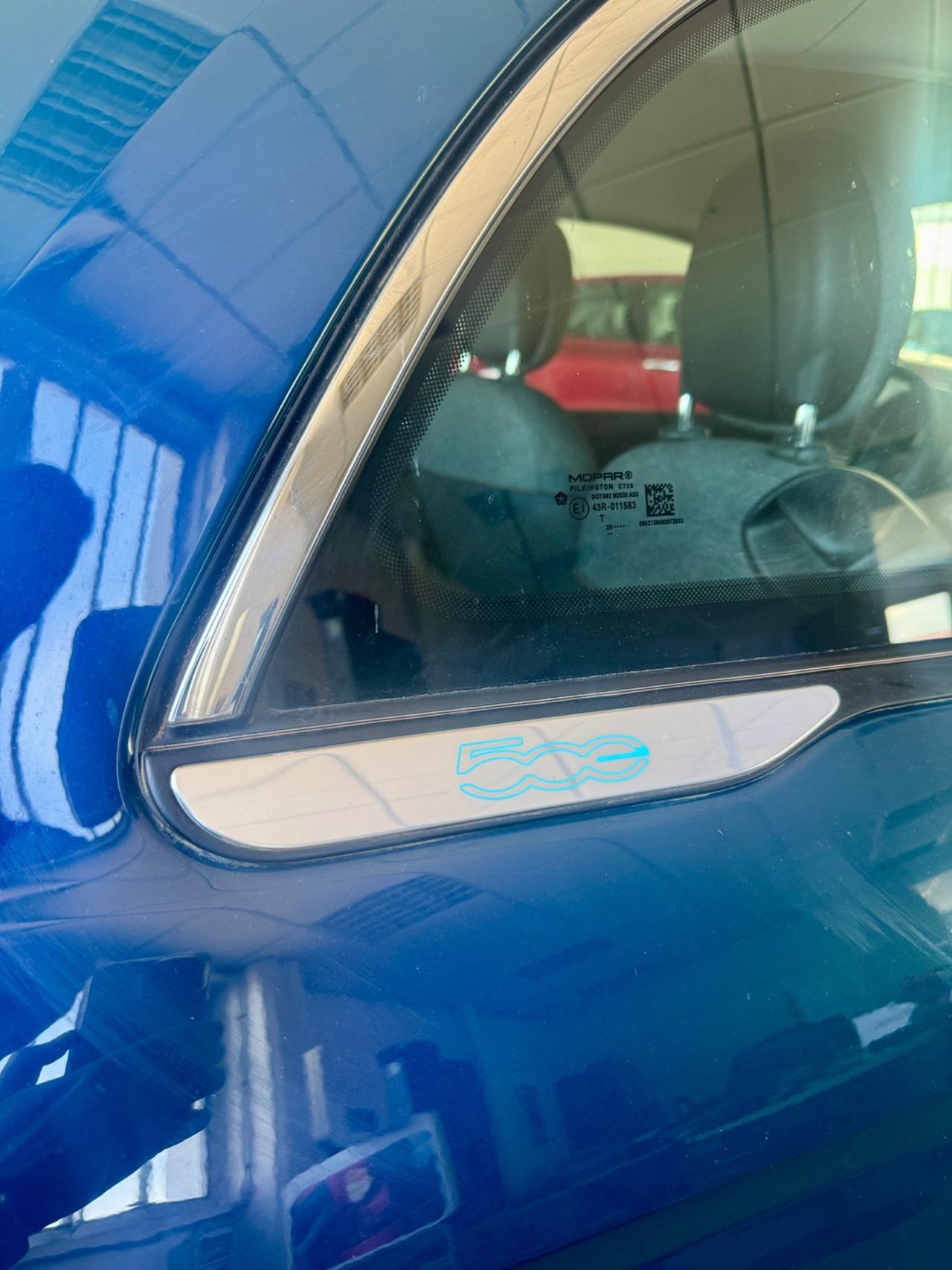 Fiat 500 500e Berlina 42 kWh La Prima
