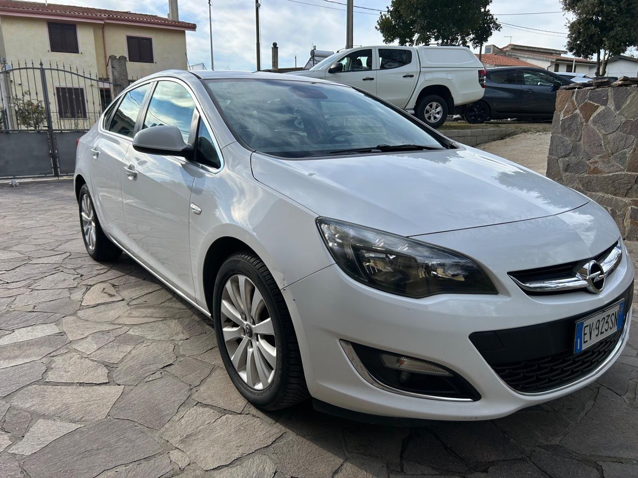 Opel Astra 1.6 CDTI 136CV