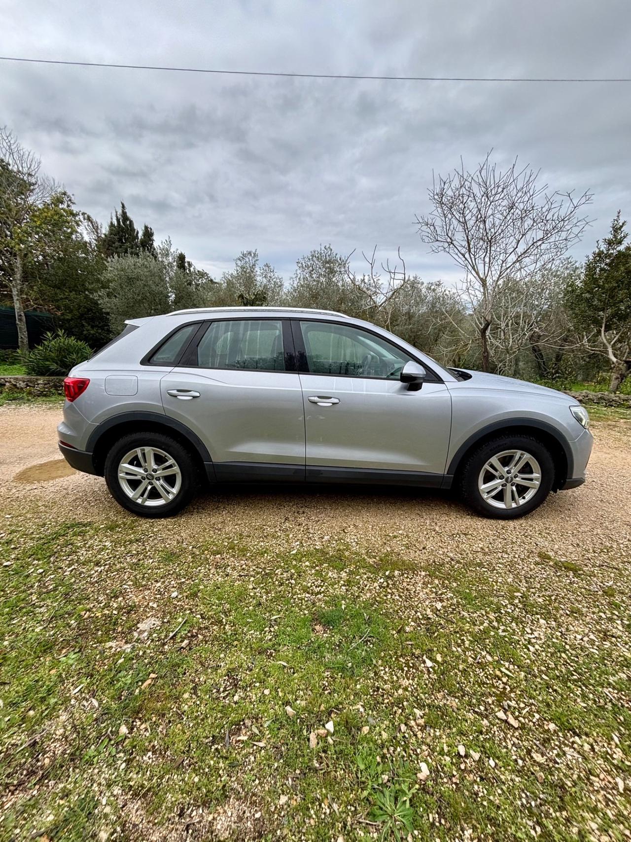 Audi Q3 40 TDI quattro S tronic Business Advanced