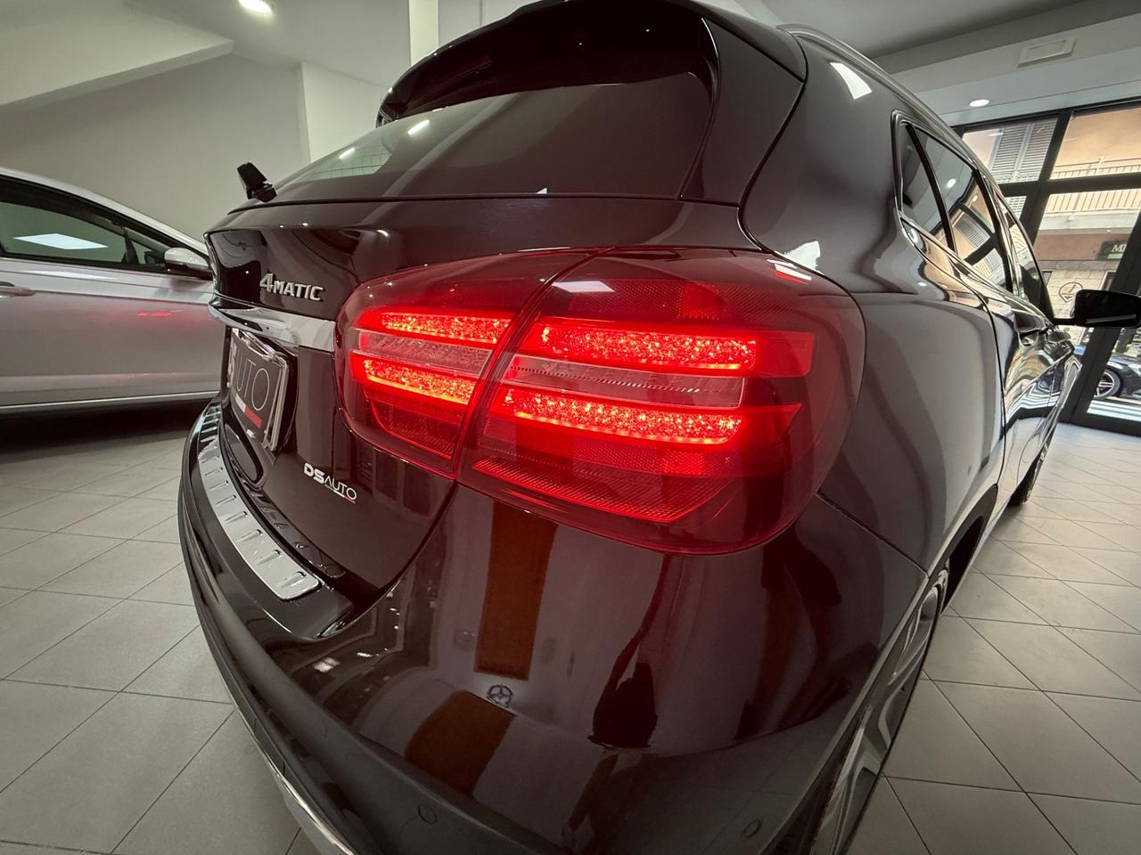 MERCEDES- BENZ GLA 200 D 136CV AMG PREMIUM PLUS 4MATIC