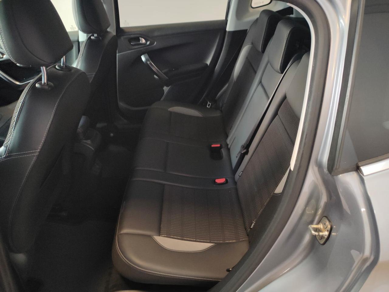 Peugeot 2008 BlueHDi 100 S&S Allure