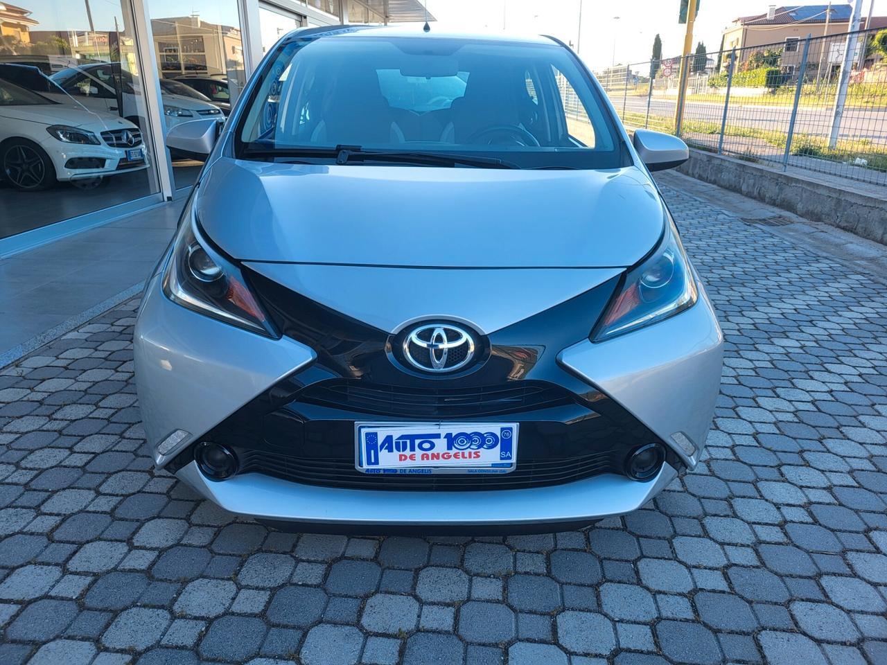 Toyota Aygo 1.0 VVT 5 PORTE X-PLAY *** RETROCAMERA -CRUISE CONTROL ***