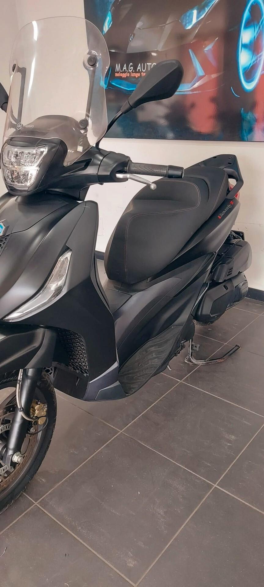 Piaggio Beverly 400 sport