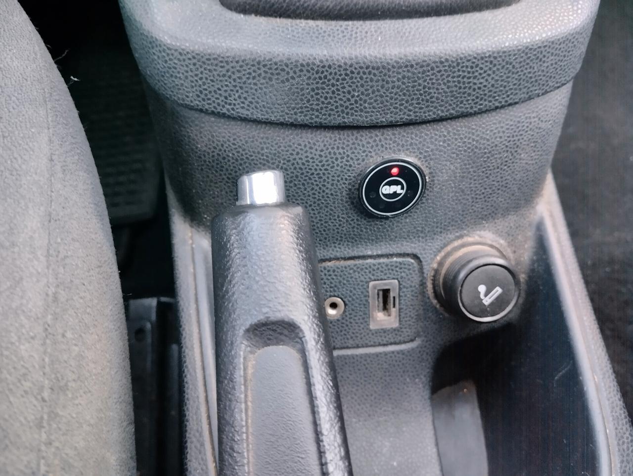 Ford Fiesta 1.2 5p. Bz.- GPL Titanium Bs. - PER COMMERCIANTI