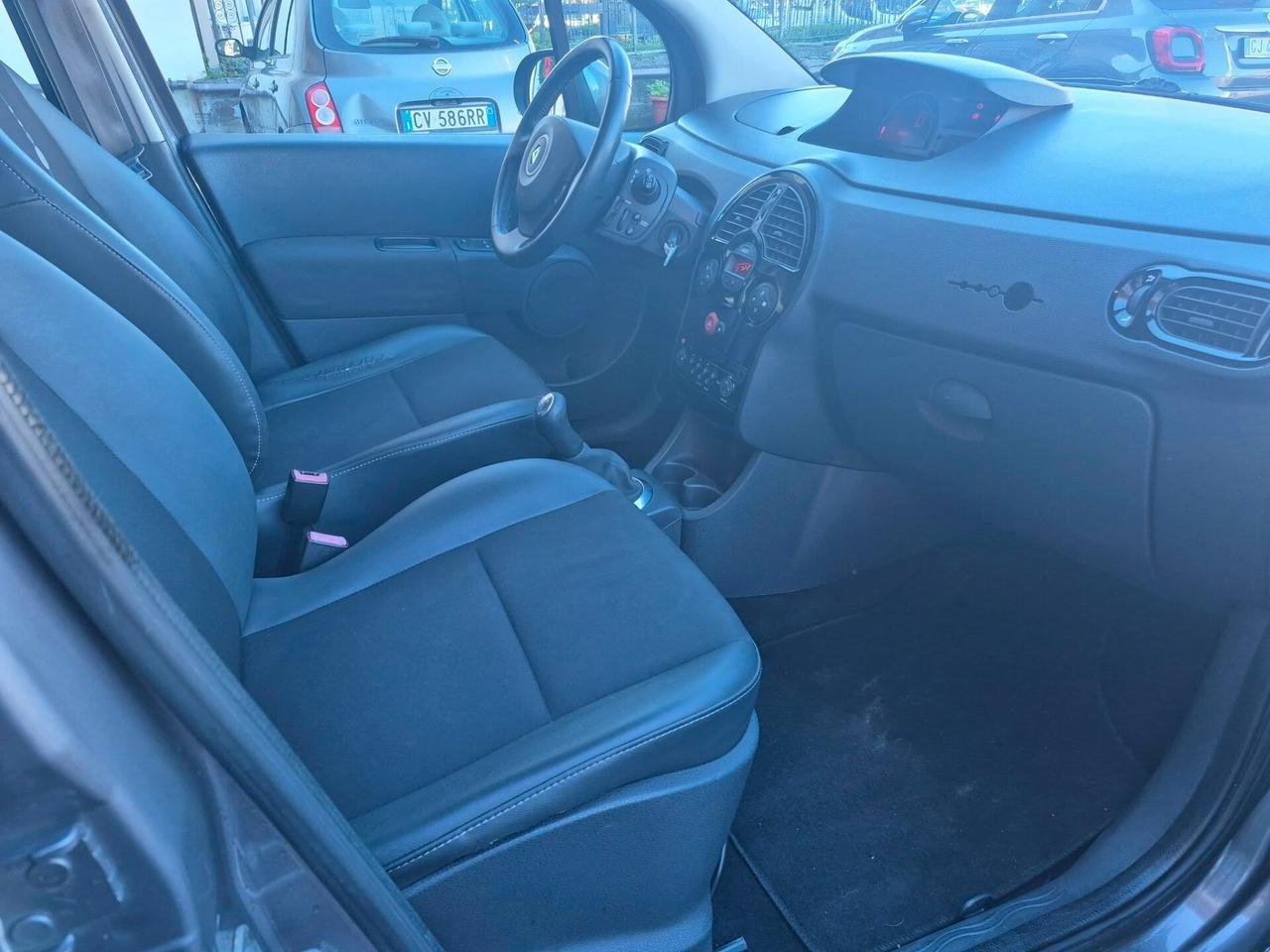 Renault Modus Grand 1.2 16V P-E-R-F-E-T-T-A---