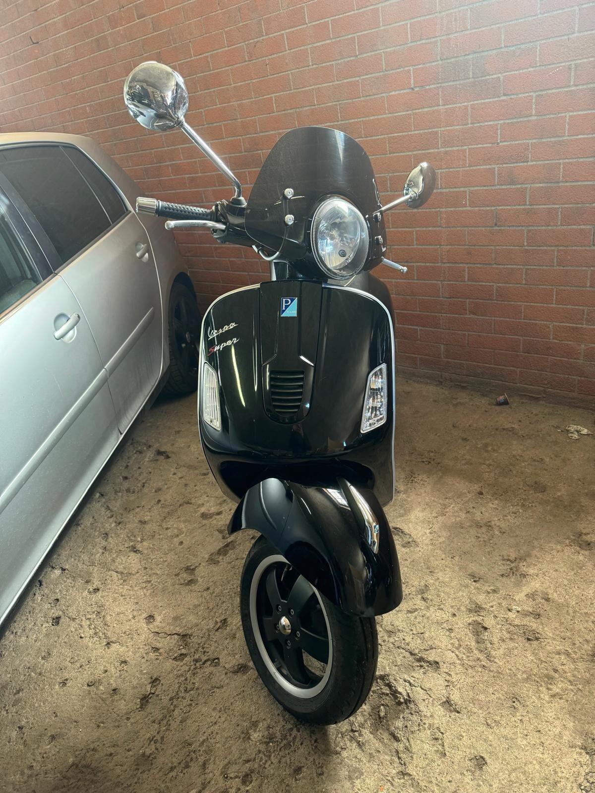 Piaggio Vespa 300 GTS Super