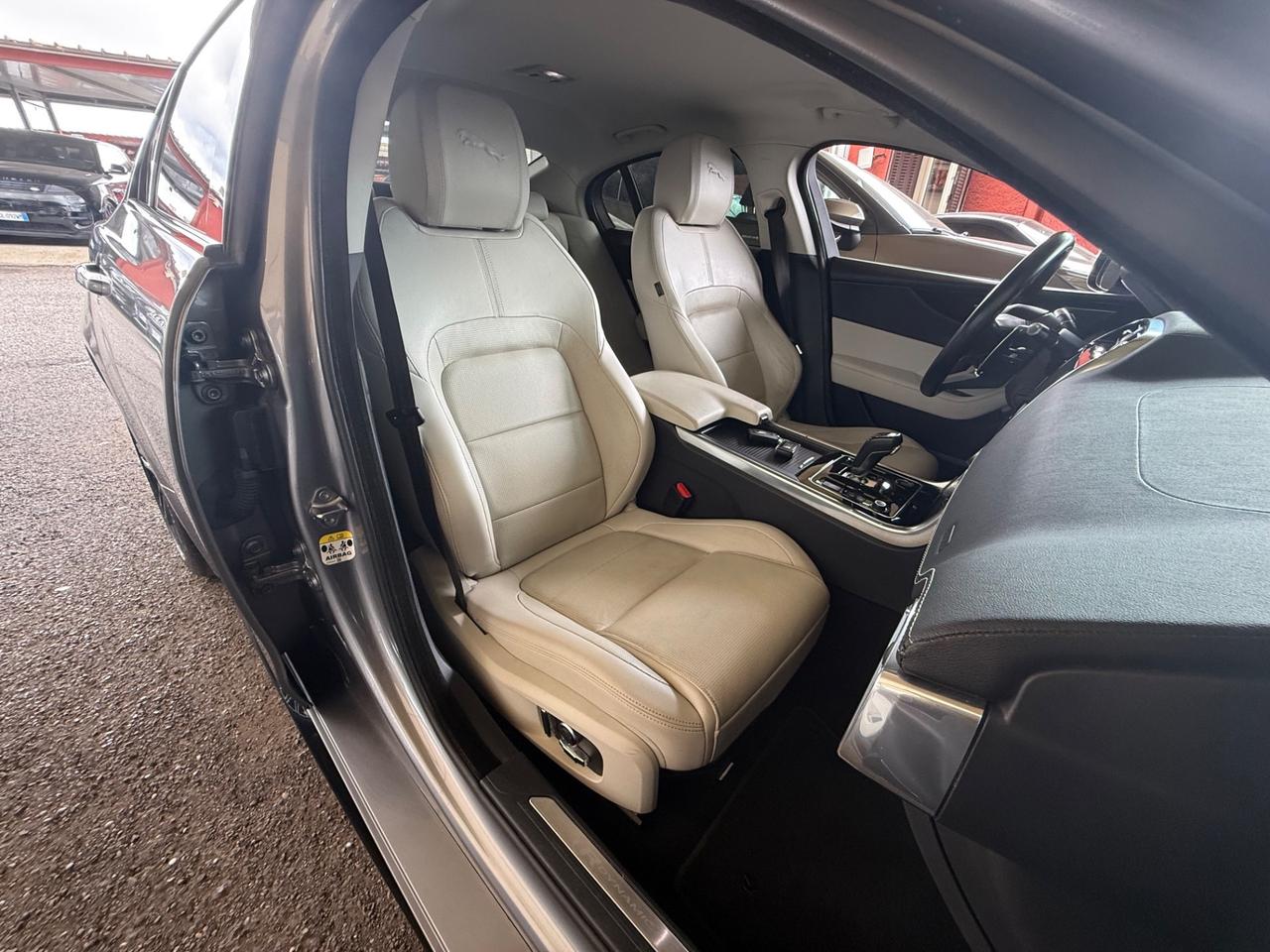 XE 2.0 D 204 CV-R-Dynamic HSE-IVA ESP-unipro