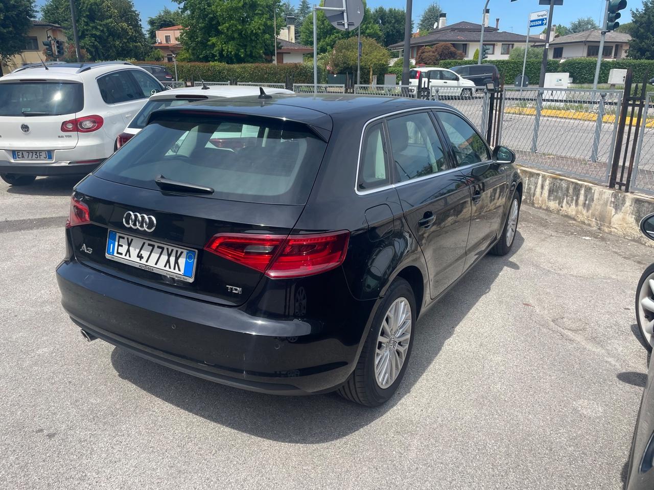 Audi A3 Sedan 1.6 TDI clean diesel S tronic Ambiente