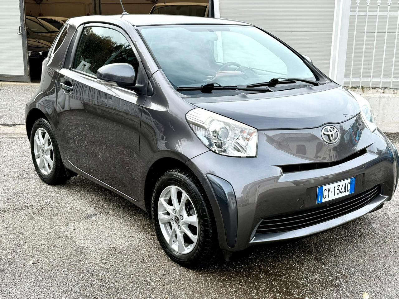 Toyota iQ 1.0 Lounge 4 Posti