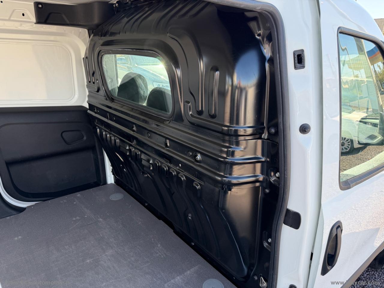 FIAT Doblò 1.6 MJT 120CV MAXI 3 POSTI NAVI RETROCAMERA CLIMA AUTOMATICO