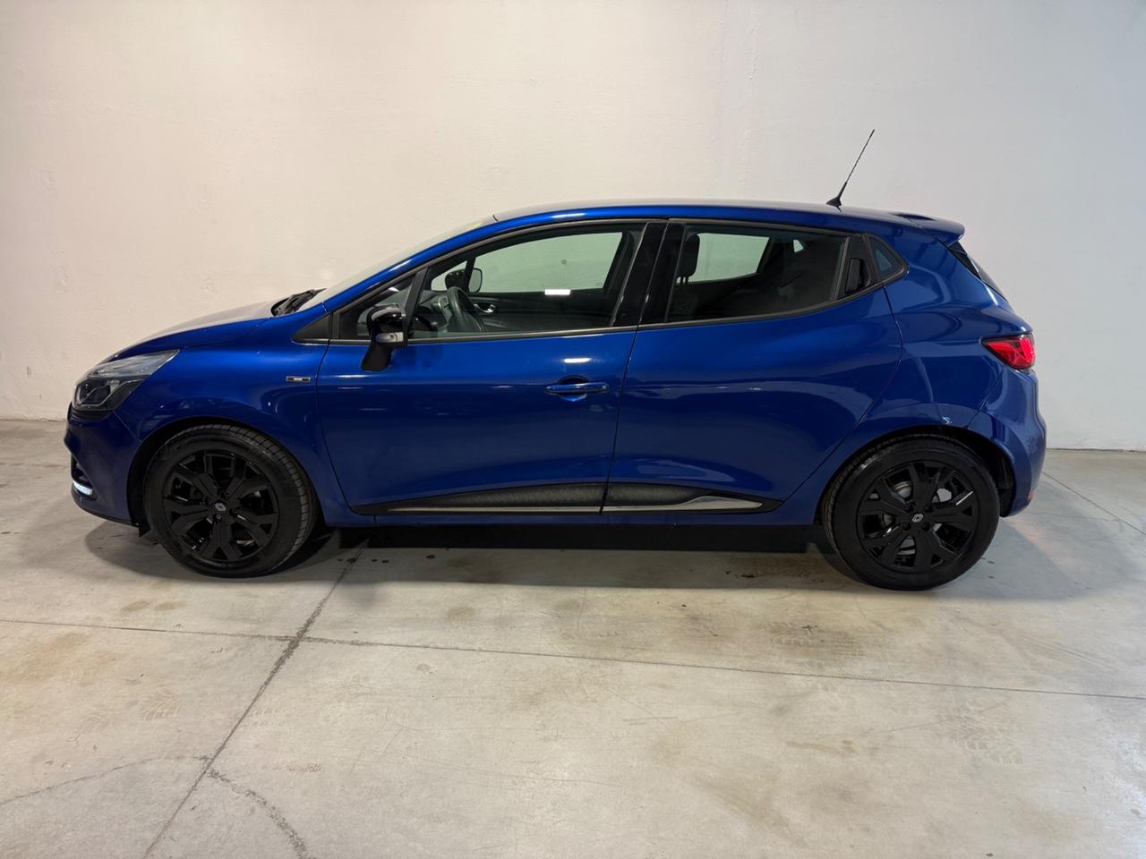 Renault Clio 1.5 dci 75 CV Moschino 5P