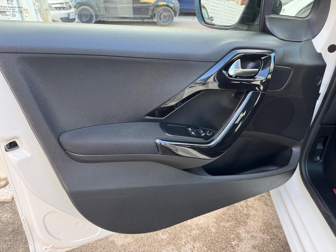 Peugeot 208 1.2 BENZINA 82CV Active 11/2013