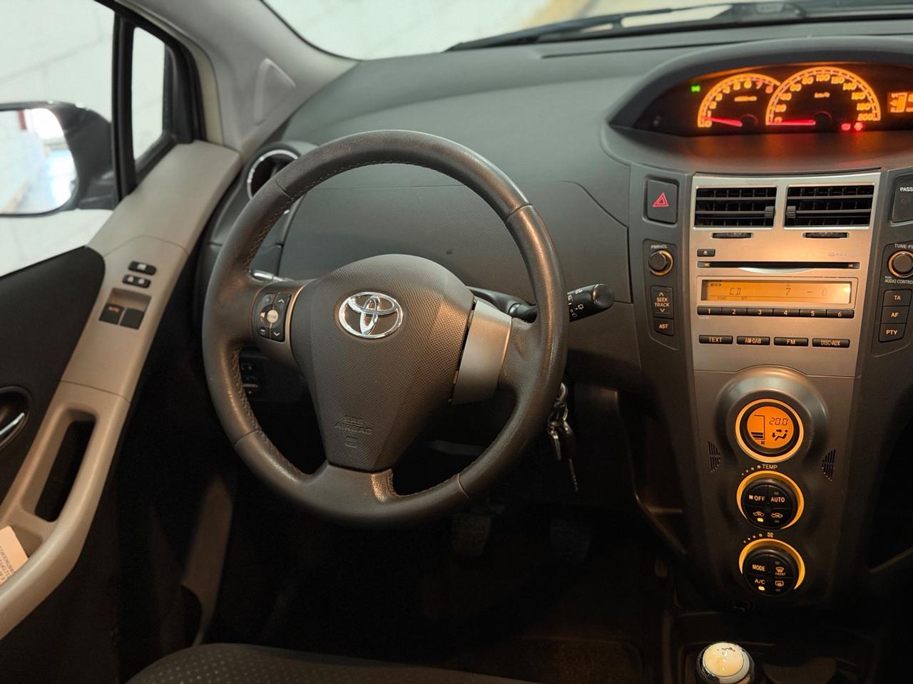 Toyota Yaris 1.0 5 porte Sol