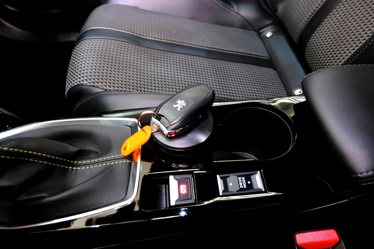 Peugeot 2008 1.2T 130cv GT LED + COCKPIT 3D