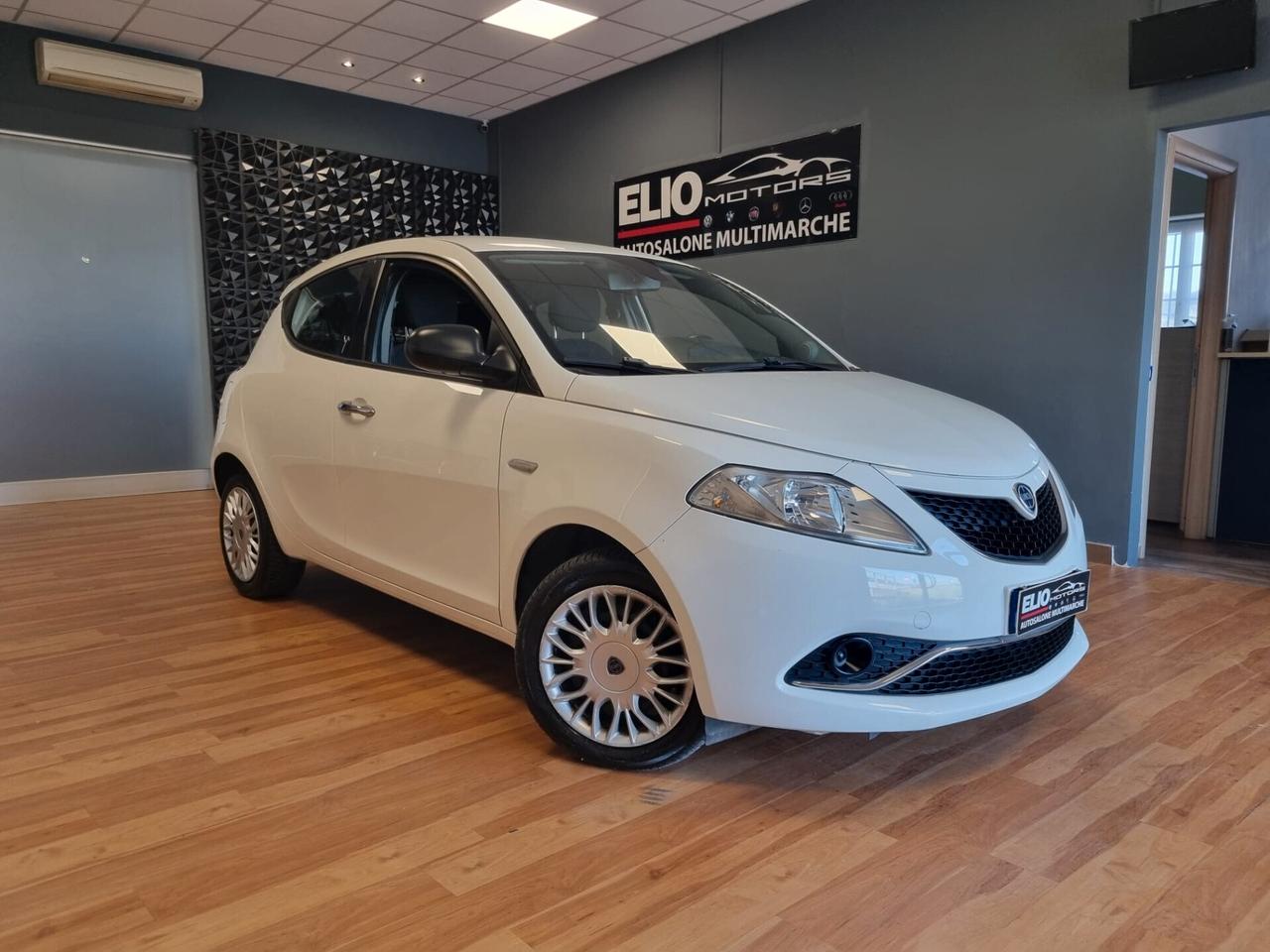 Lancia Ypsilon 1.2 69 CV 5 porte Gold