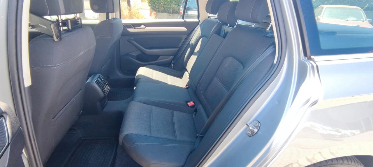 Volkswagen Passat Variant 1.6 TDI SCR DSG Business BMT