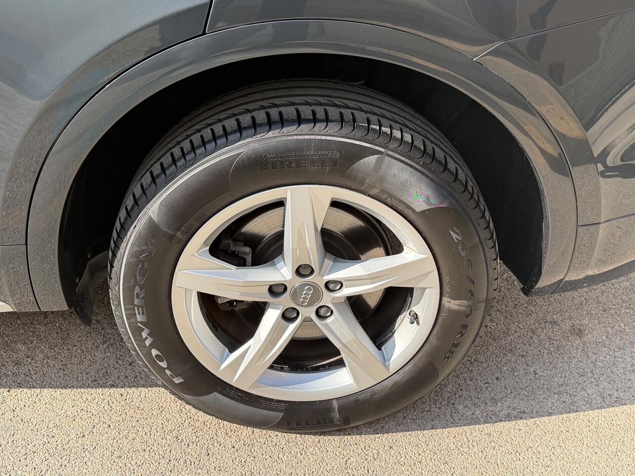 AUDI Q5 35 TDI QUATTRO S TRONIC BUS. SPORT