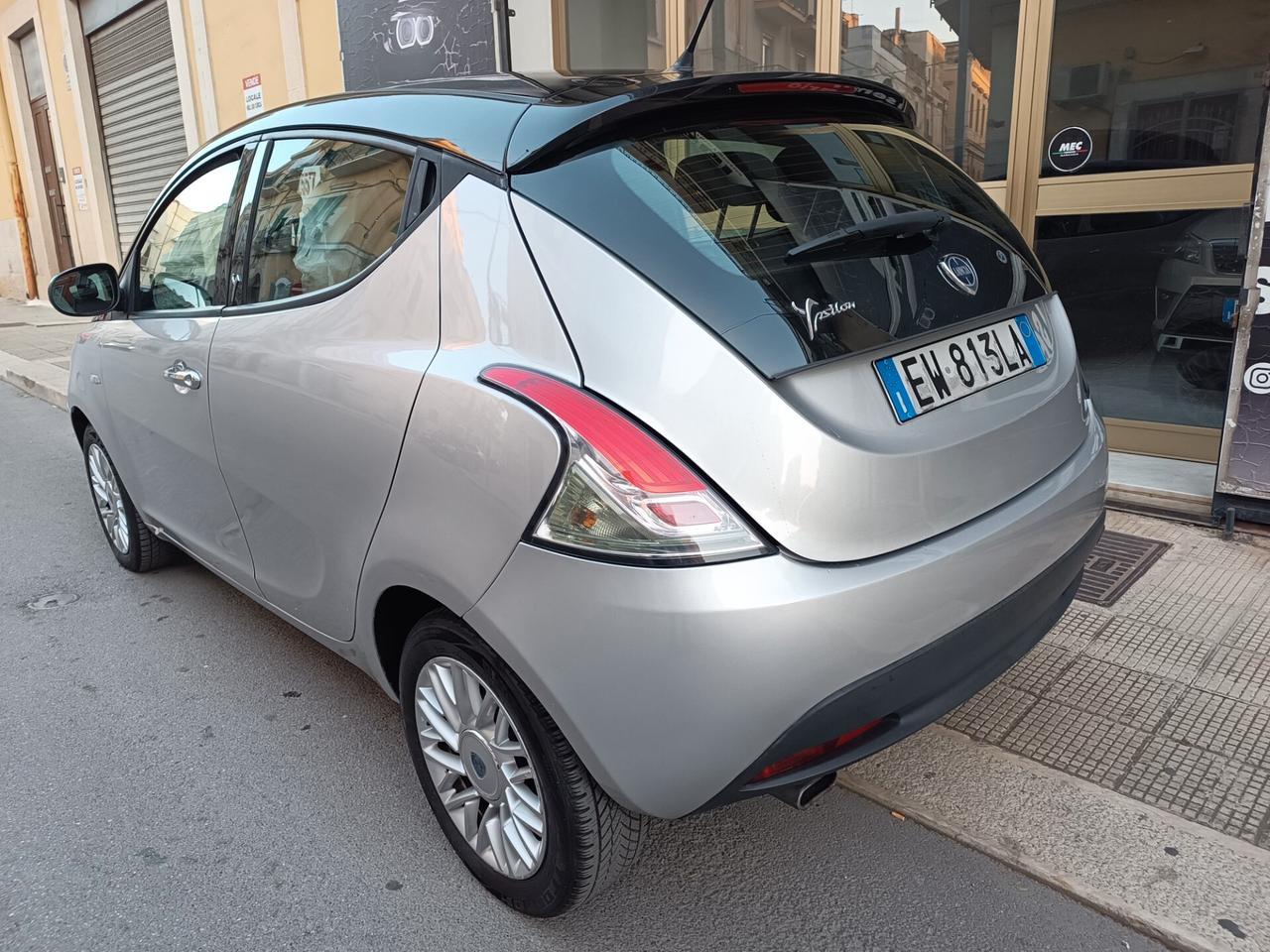 Lancia Ypsilon 1.2 69 CV 5 porte GOLD BI COLOR