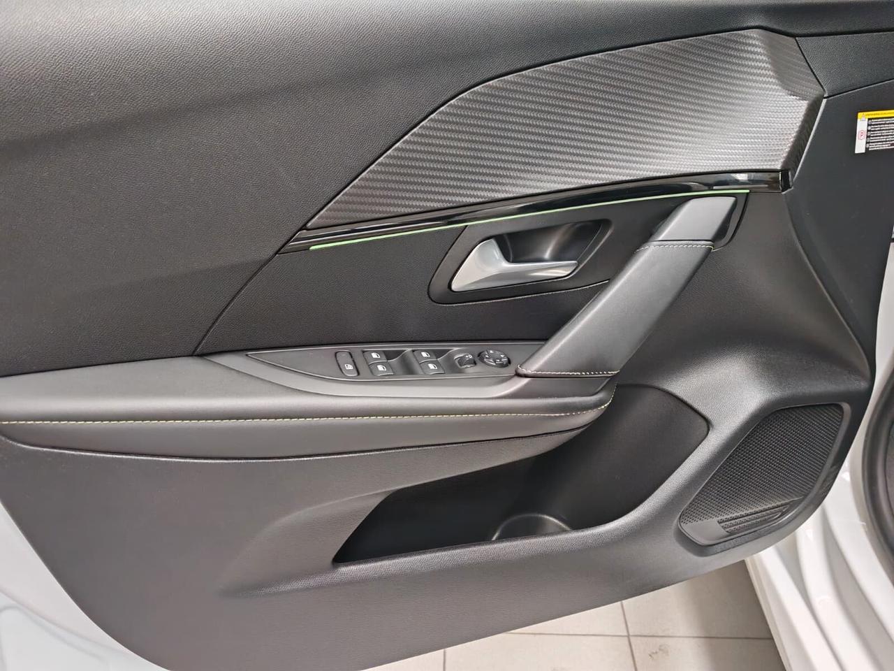 Peugeot 208 motore elettrico 136 CV 5 porte GT Pack