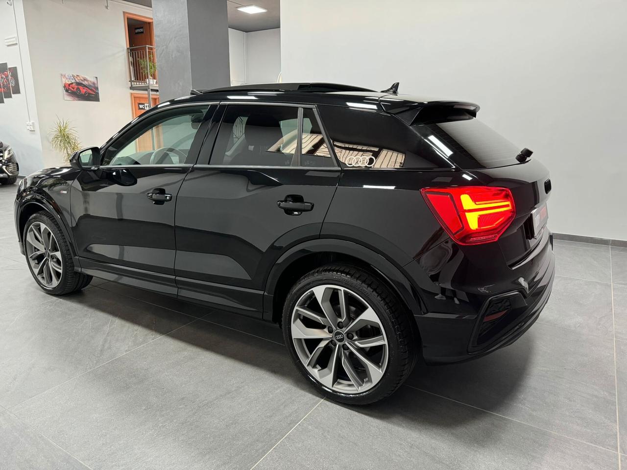 Audi Q2 35 TDI S tronic Identity Black