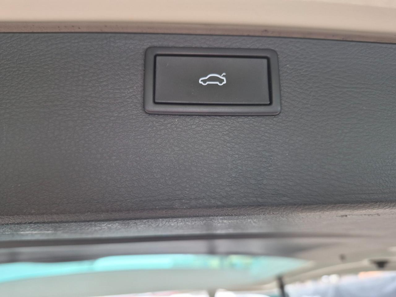 Volkswagen T6.1 Multivan 2.0 TDI COMFORTLINE DSG 150CV 5 PORTE PASSO CORTO PELLE NAVI CARPLAY