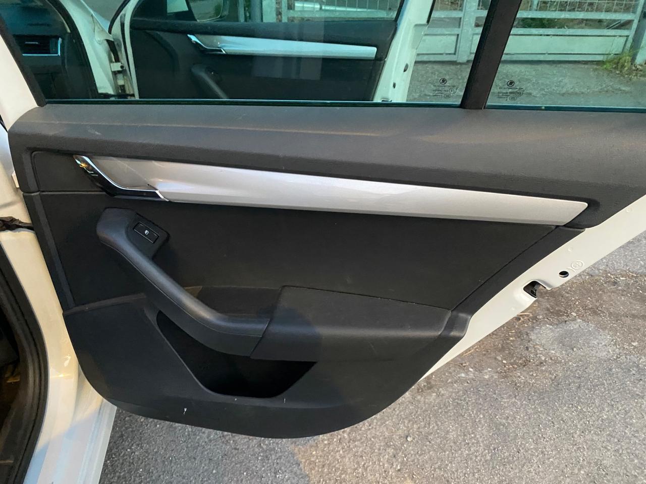 Skoda Octavia 2.0 DSG WAGON STILE 110kW