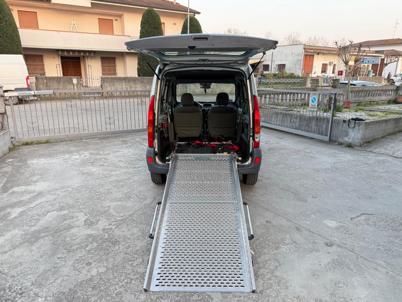 Renault Kangoo 4p. Autocarro 1.2 PEDANA DISABILE
