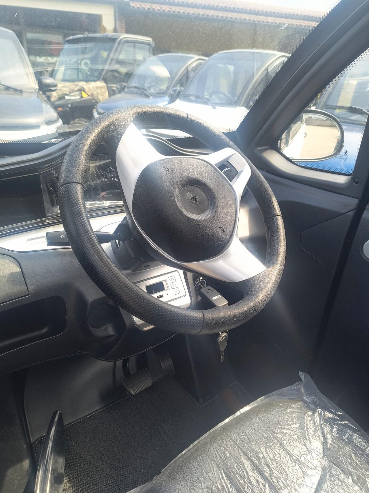 MINI AUTO DISABILI SCOOTER CABINATO ANZIANI