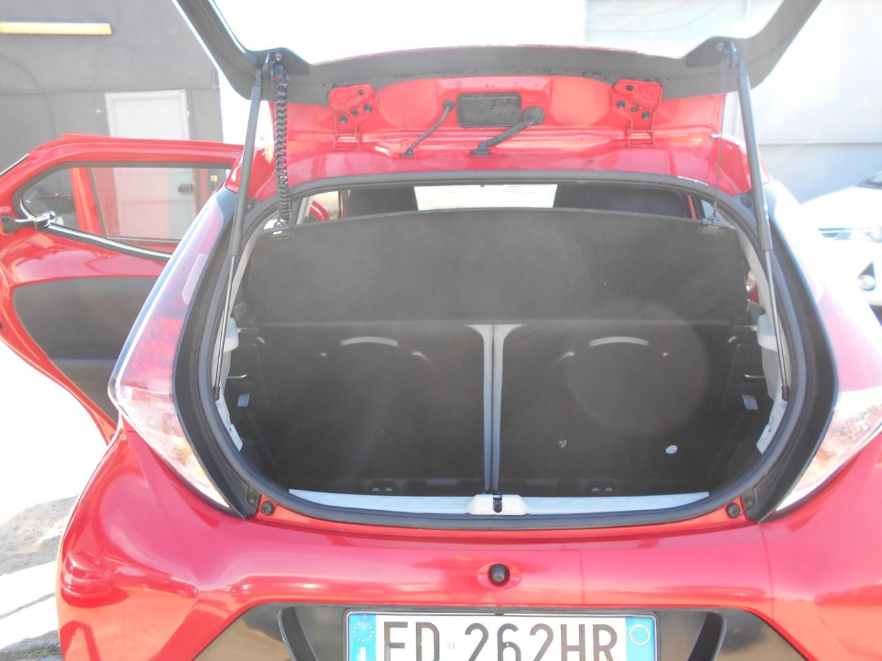 Toyota Aygo 1.0 VVT-i 69 CV 5 porte x-play