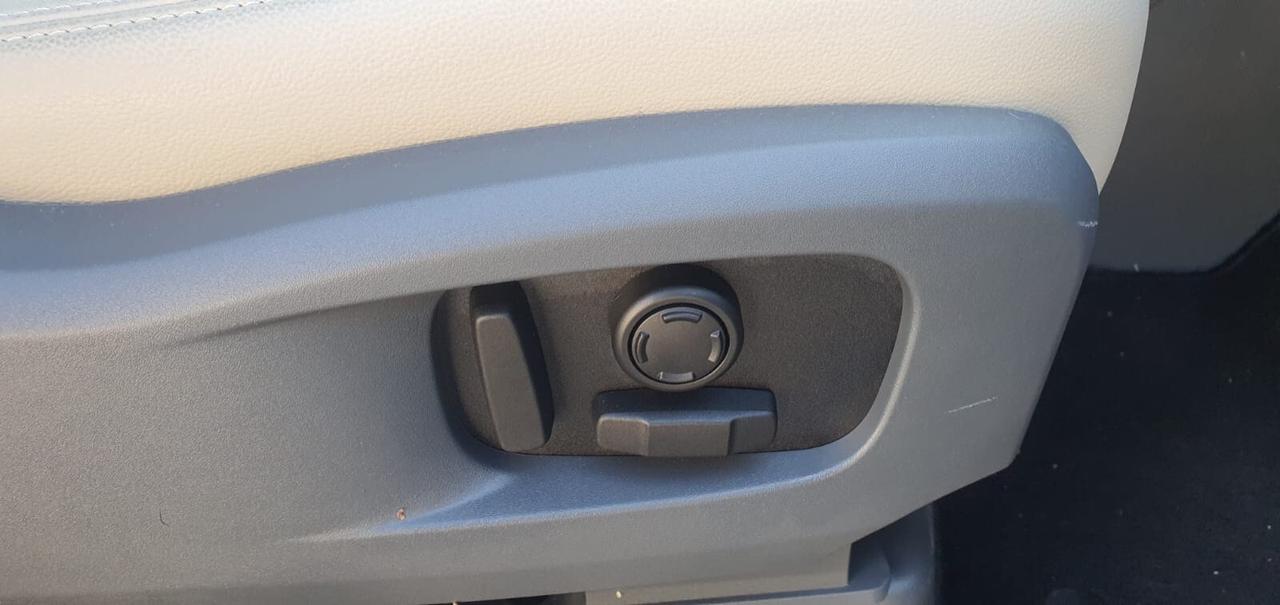 Land Rover Defender 110 3.0D I6 200 CV AWD Auto X-Dynamic SE